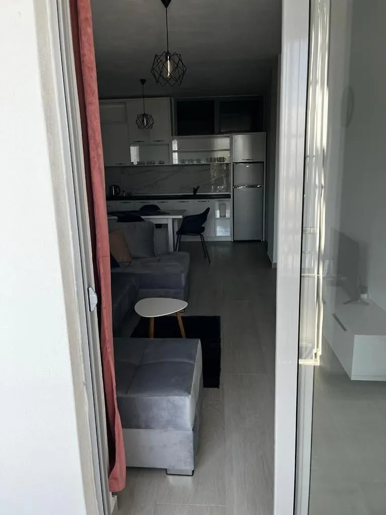Seaview Apartment Golem