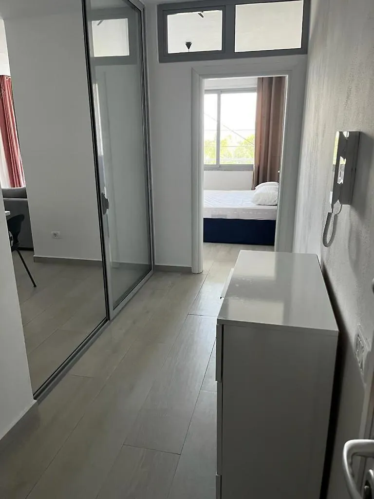 Seaview Apartment Golem